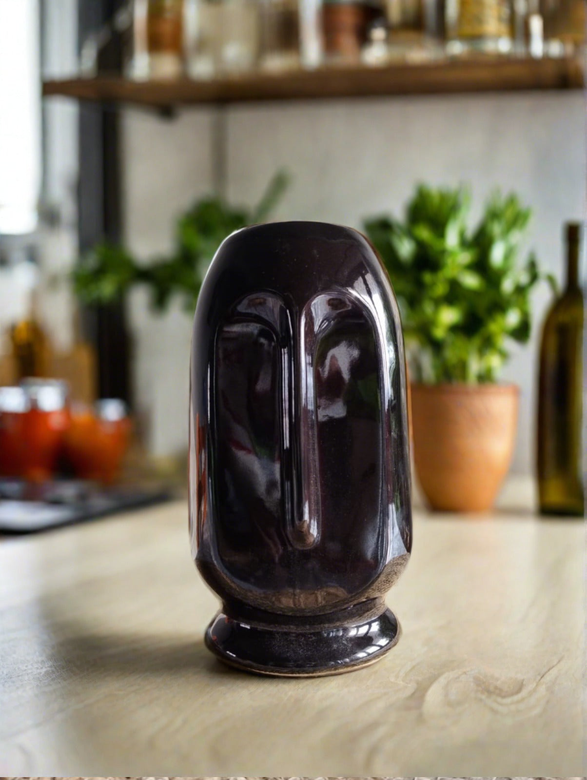 Face Vase - Glossy Black